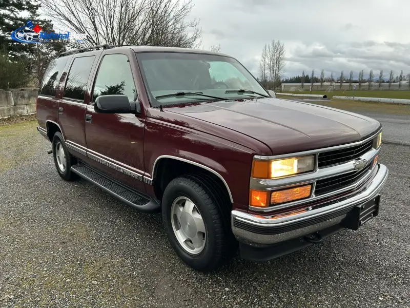 1999 Chevrolet Tahoe LT photo 1