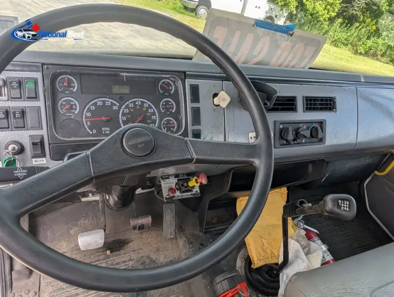 2004 Freightliner FL70 photo 8