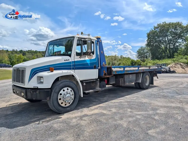 2004 Freightliner FL70 photo 1