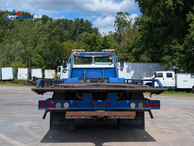 2004 Freightliner FL70 photo 3