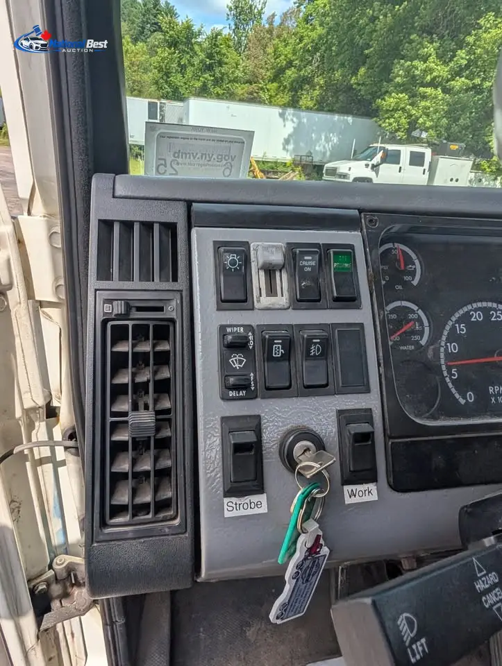 2004 Freightliner FL70 photo 9